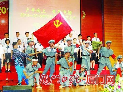 二战时的一只狗熊,跟随军队抽烟喝酒扛炮弹,最终成了英雄